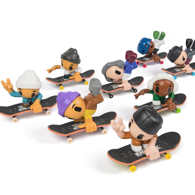Tech Deck SK8 Crew fingerboard con figura doppia confezione cappello grigio e cappellino nero