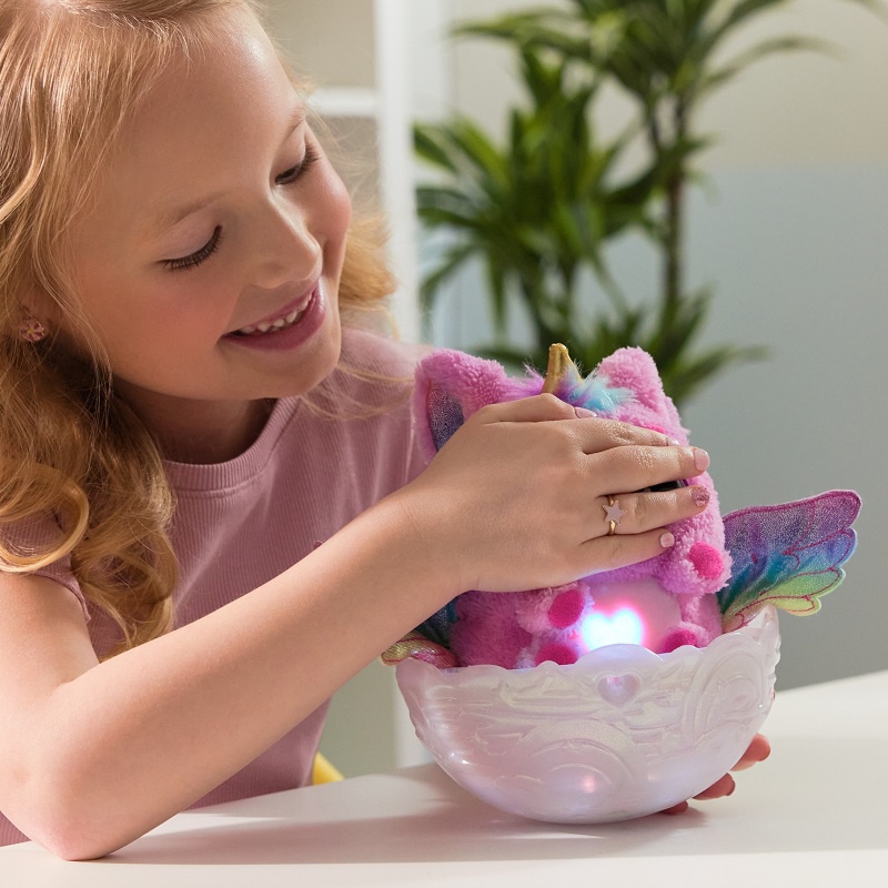 Hatchimals unicorno interattivo che si schiude