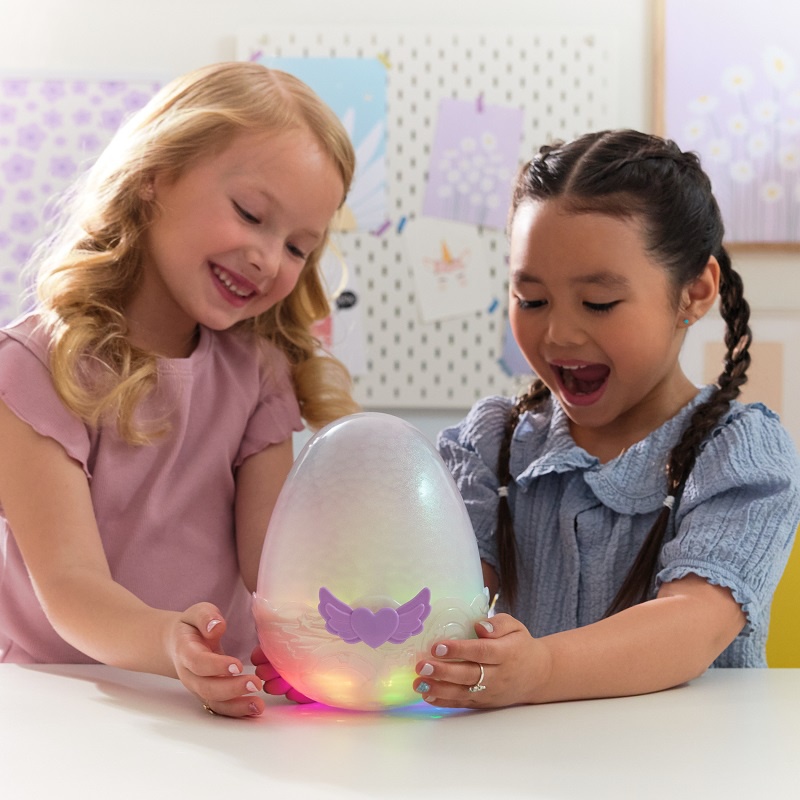 Hatchimals unicorno interattivo che si schiude