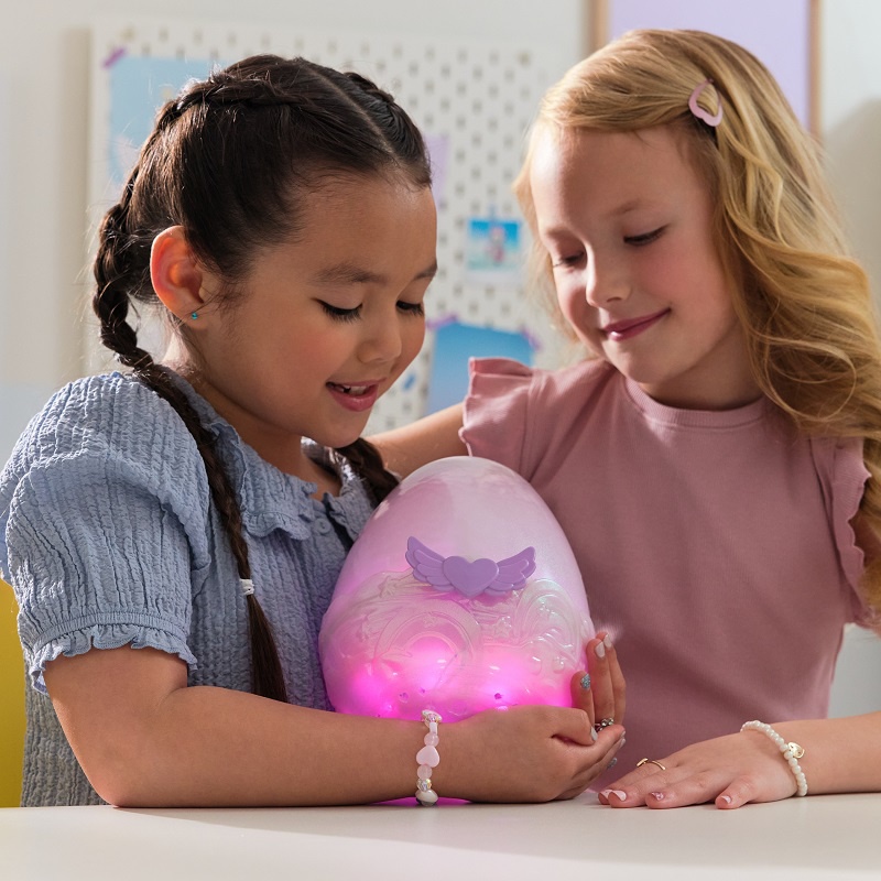 Hatchimals unicorno interattivo che si schiude