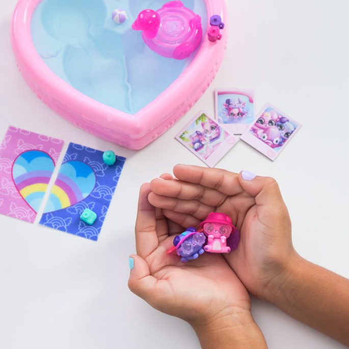 Hatchimals festa in piscina degli animali