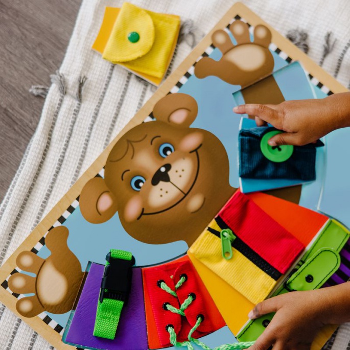 Melissa & Doug corso base per vestirsi