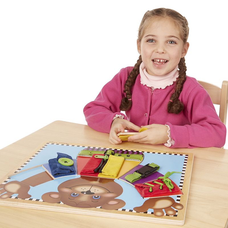 Melissa & Doug corso base per vestirsi