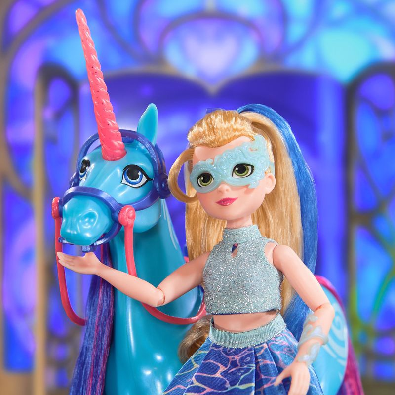 Set vantaggioso: Unicorn Academy deluxe bambola Isabel 24 cm + collana con anello