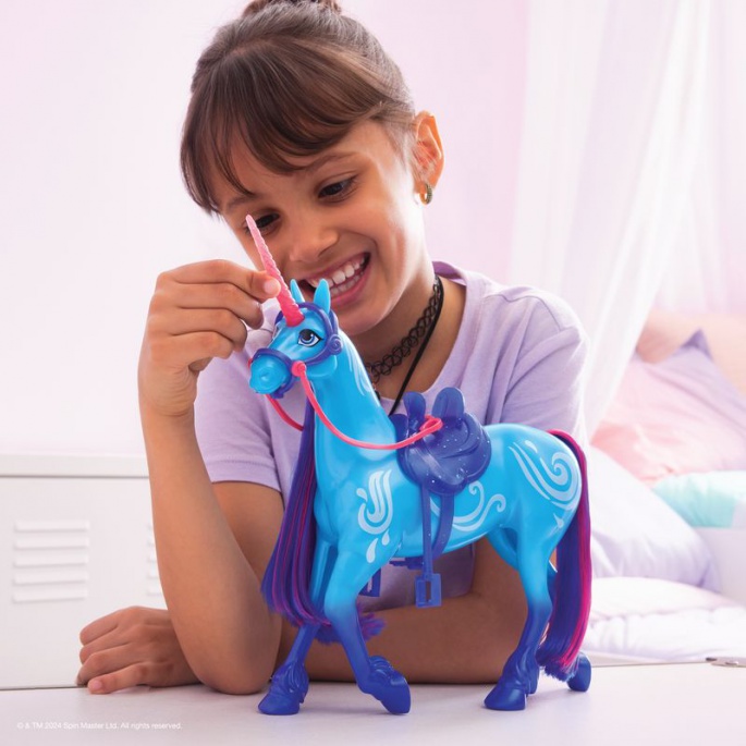 Set vantaggioso: Unicorn Academy unicorno da pettinare River 28 cm + collana con anello