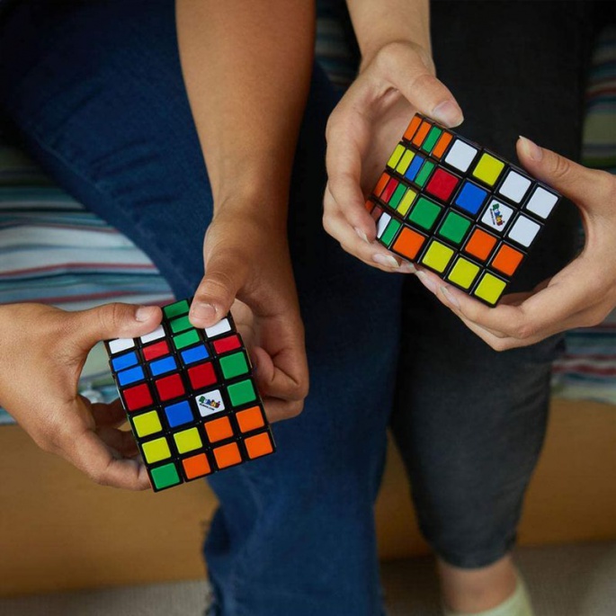 Maestro del cubo di Rubik 4x4