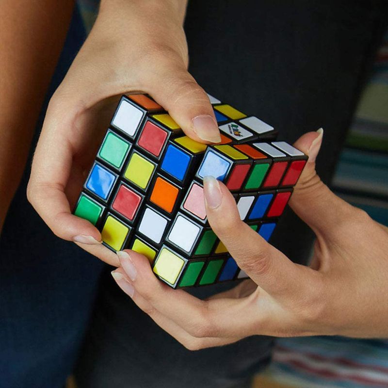 Maestro del cubo di Rubik 4x4