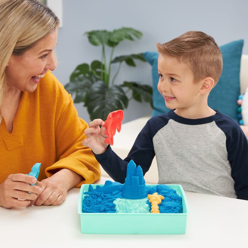 Kinetic Sand scatola di sabbia liquida con base blu