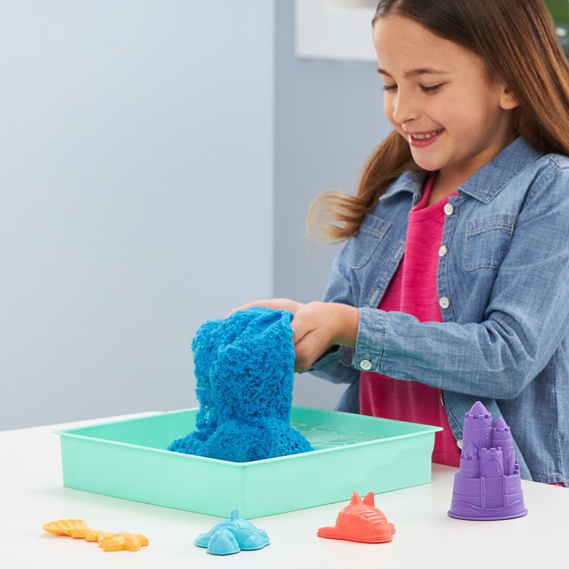 Kinetic Sand scatola di sabbia liquida con base blu
