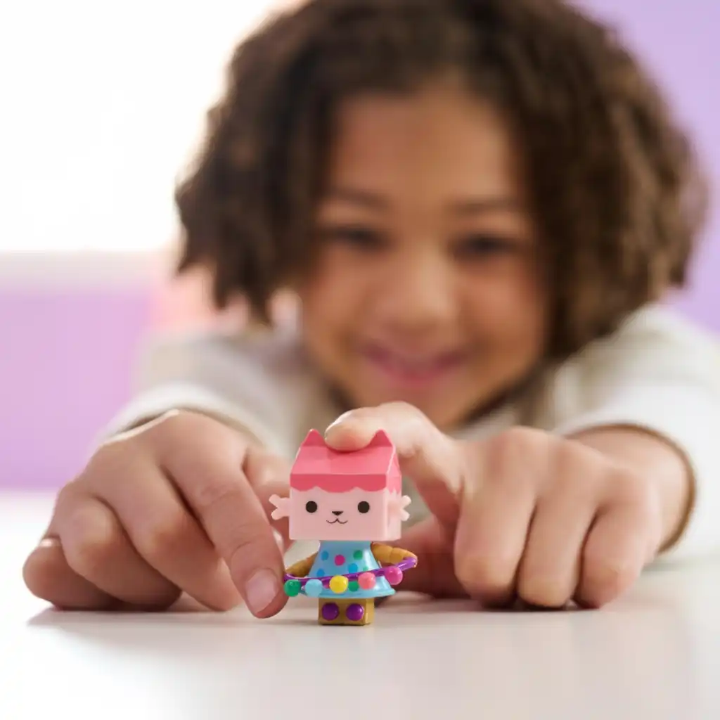 Migliora la manualità dei bambini con le divertenti funzioni meccaniche del set.