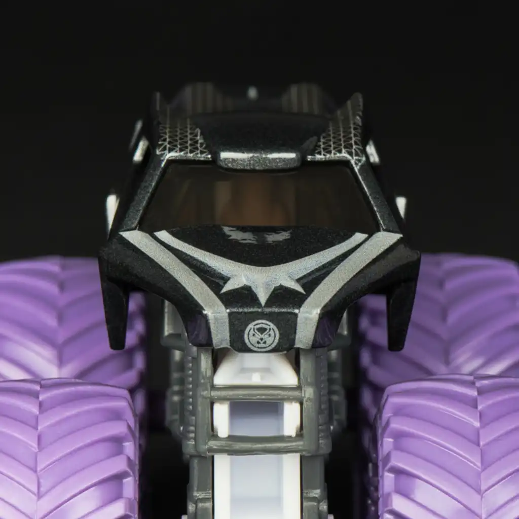 Sii creativo e crea il tuo circuito Monster Jam.