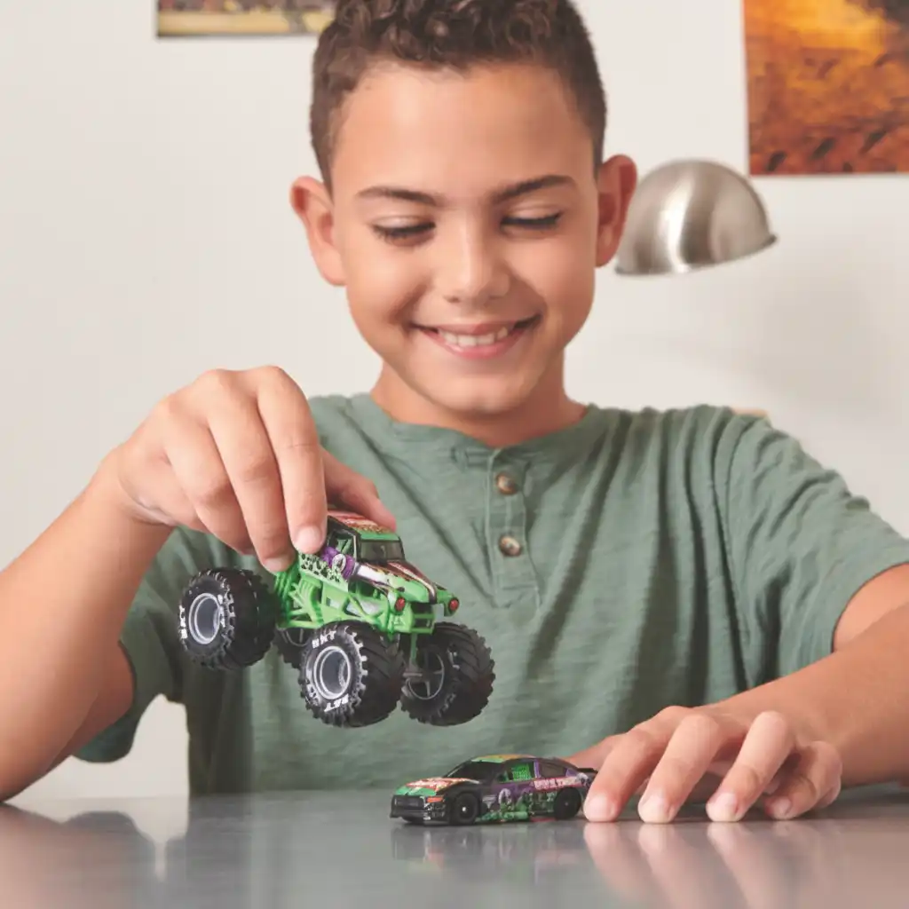 Divertimento infinito creando le tue storie Monster Jam.