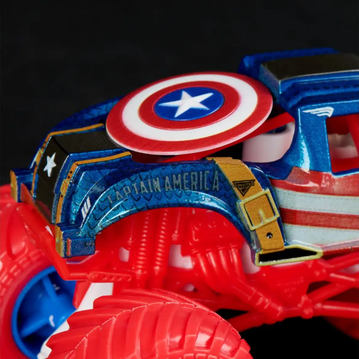 Arricchisci la tua collezione con un set unico di cinque truck Marvel.