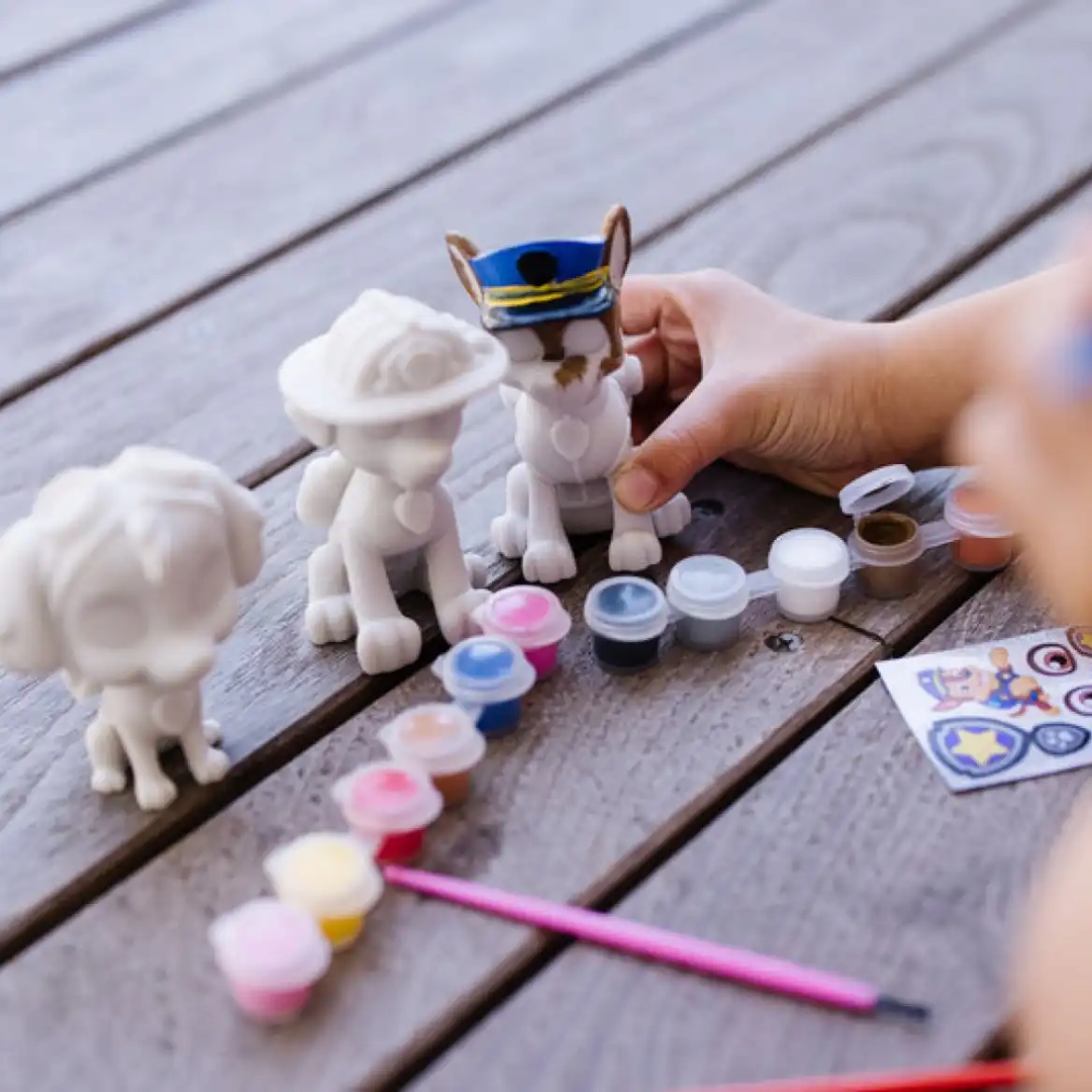 Sviluppo della fine Motor attraverso la pittura dei personaggi preferiti.