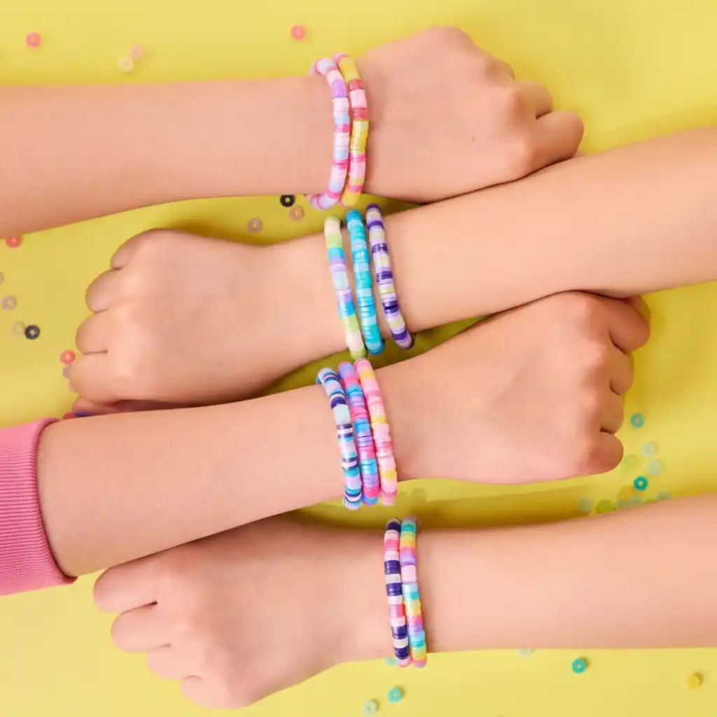 Facile e veloce creazione di braccialetti grazie al sistema unico.